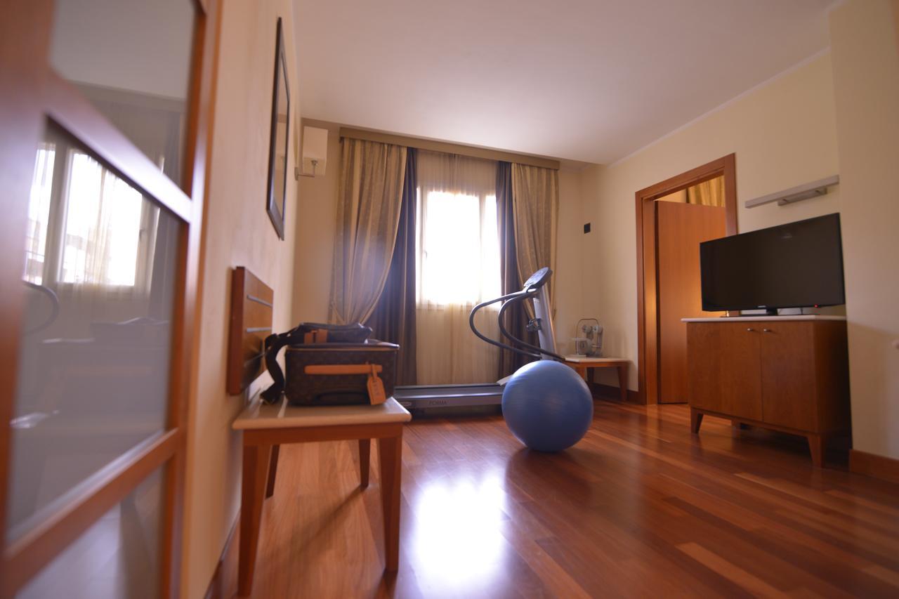 Hotel Airone - Ombrellone Incluso Al Bagno Dolce Vita A Marina Dal 1 Giugno Al 15 Settembre Grosseto Exteriör bild
